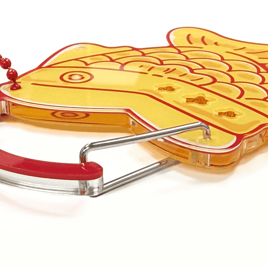 Close-upofacrylicclimbinghookkeychain_featuringcutecharacterpendantsandmetalclasps
