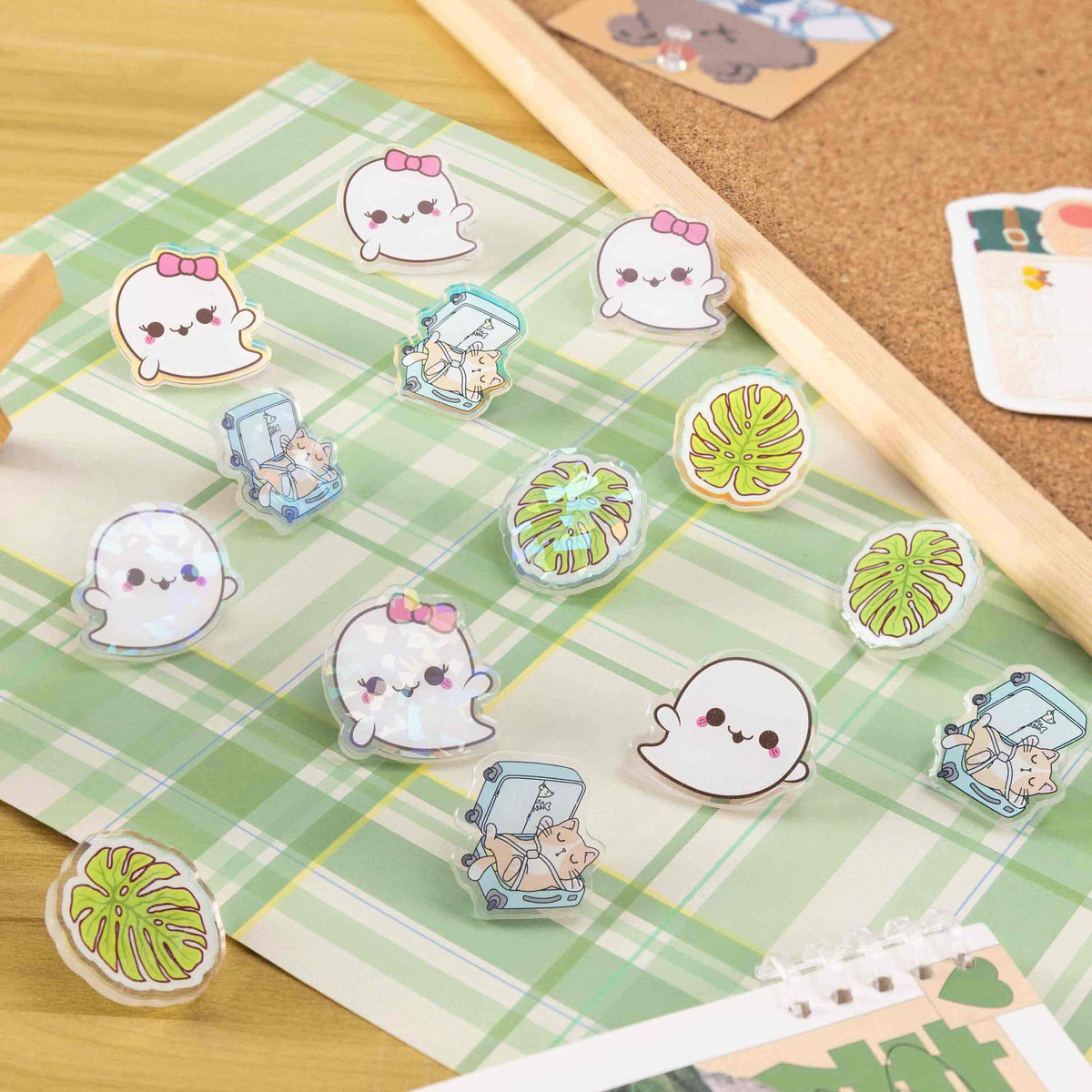 Transparent acrylic badge—a cute, customizable brooch perfect for decorating bags.
