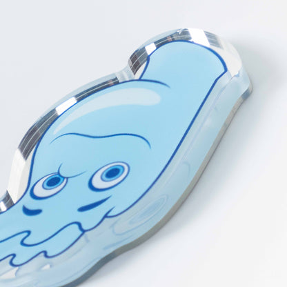 Mirror-finish-irregular-shaped-acrylic-brooch_-laser-cut_-custom-designs-supported